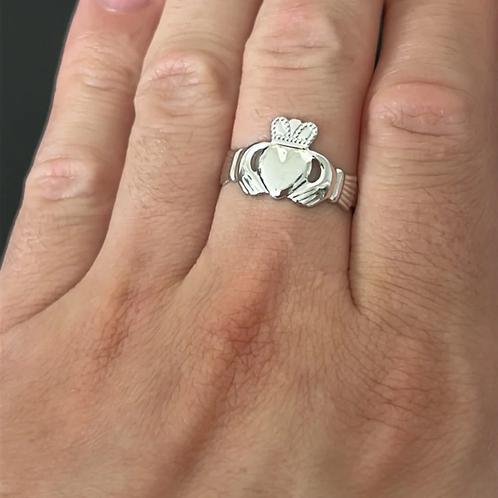 Claddagh Ring - Picture 7 of 9